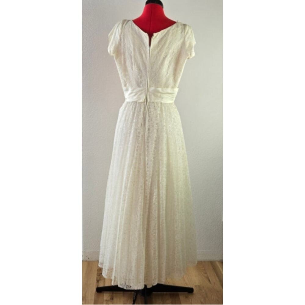 Vintage Ivory lace wedding dress v-neckline  full skirt XS-0-2 - Picture 3 of 9